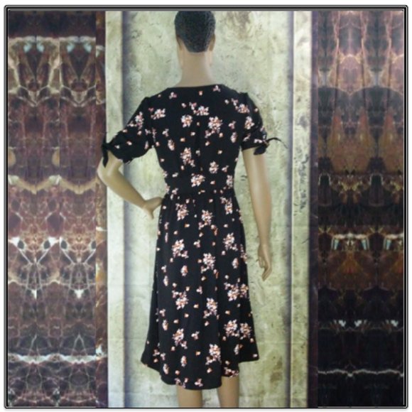 Women's Floral Print Short Sleeve Crepe Dress - Picture 6 of 9